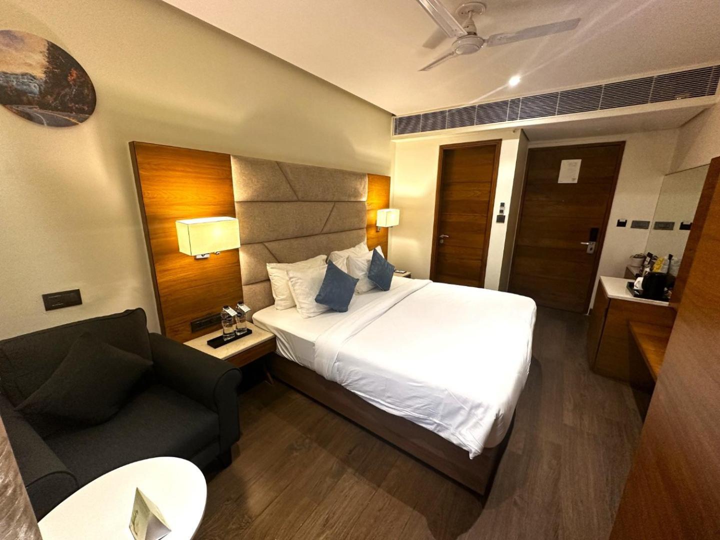 The Glory Suites Near Igi Airport نيودلهي المظهر الخارجي الصورة